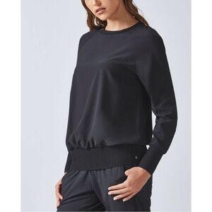 NWT Fabletics Long Sleeve Top with Back Cutout Detail in Black Size XS